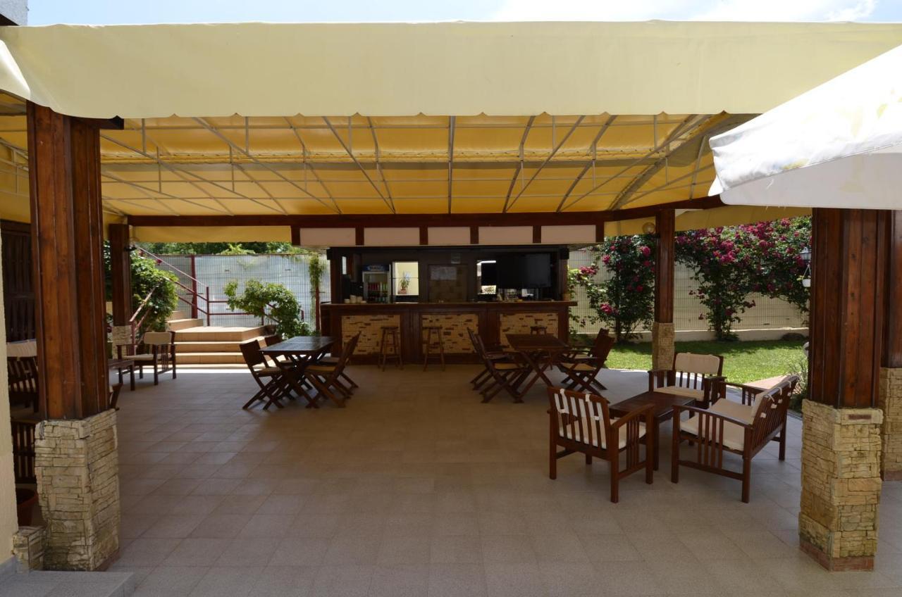 Hotel Intim Costinesti Bagian luar foto