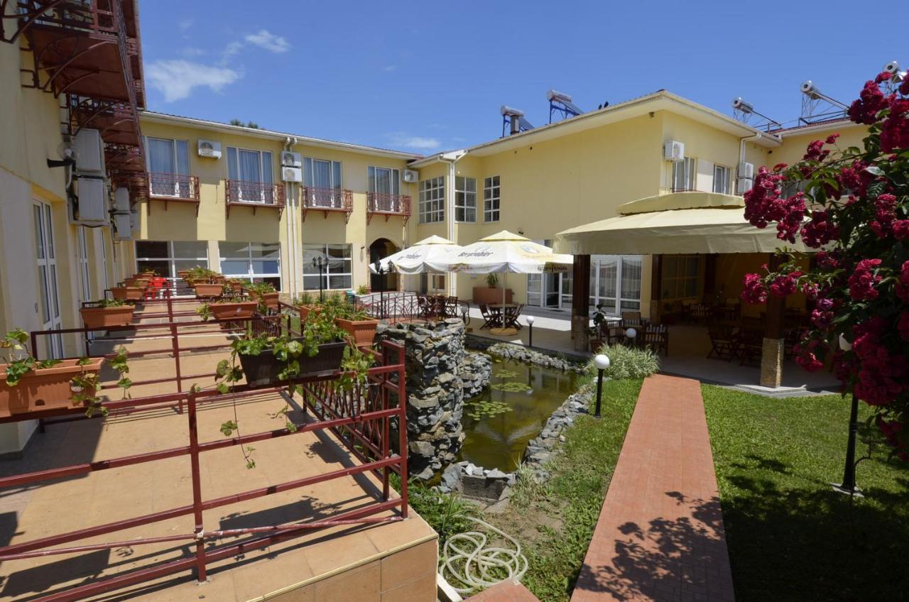 Hotel Intim Costinesti Bagian luar foto