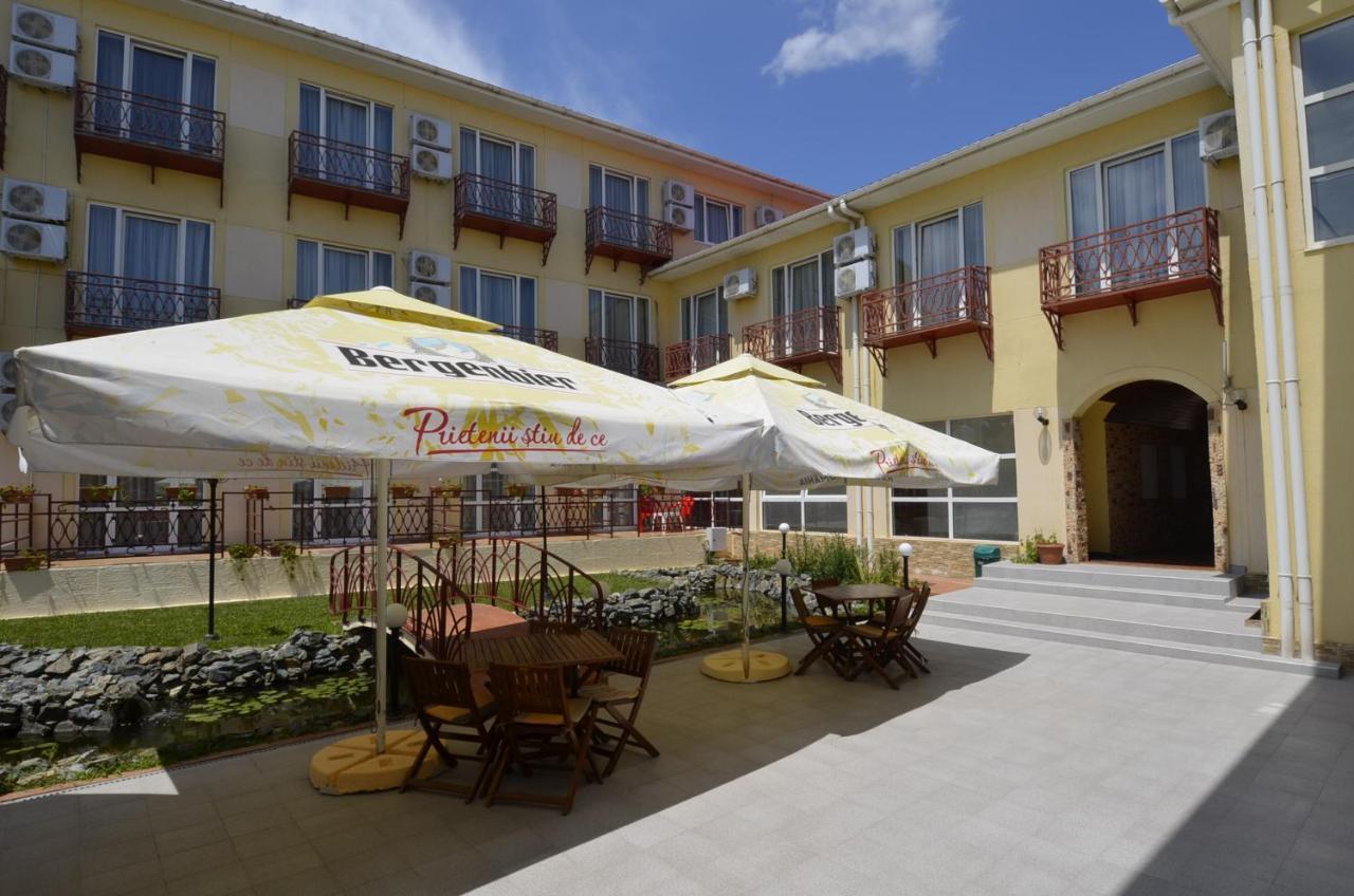 Hotel Intim Costinesti Bagian luar foto