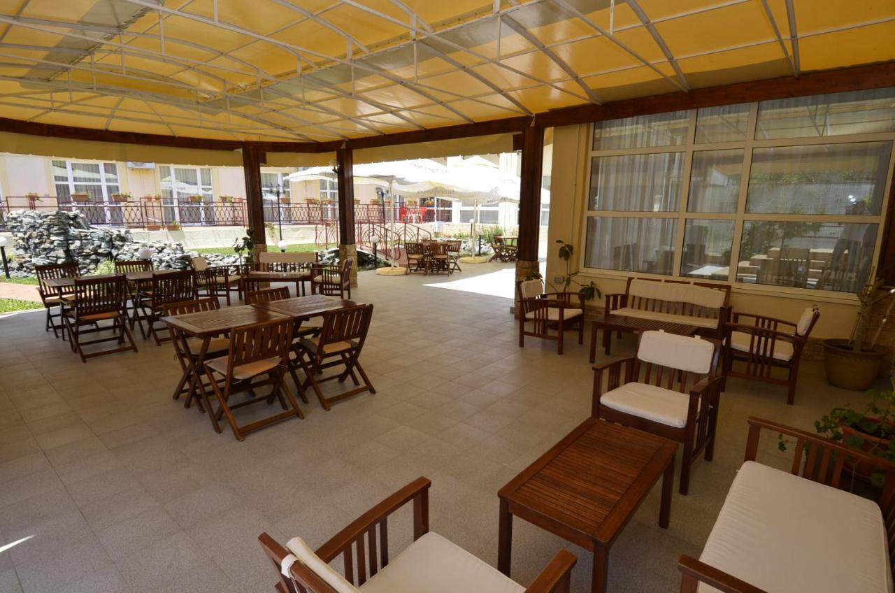 Hotel Intim Costinesti Bagian luar foto