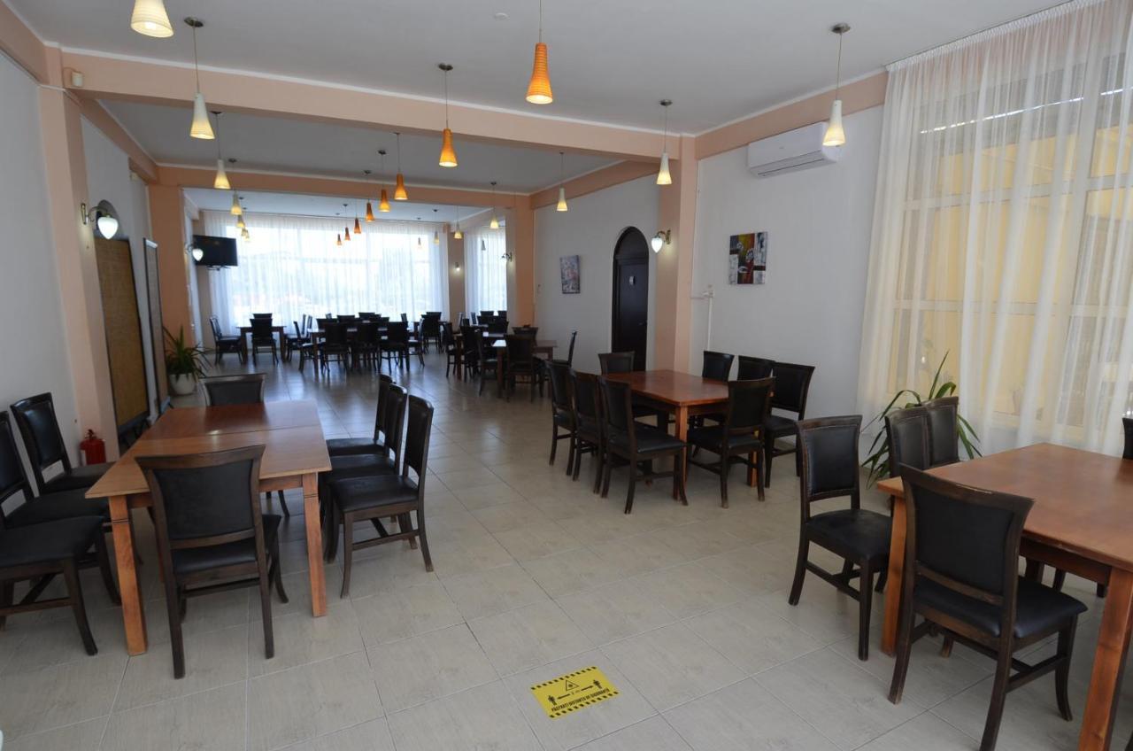 Hotel Intim Costinesti Bagian luar foto