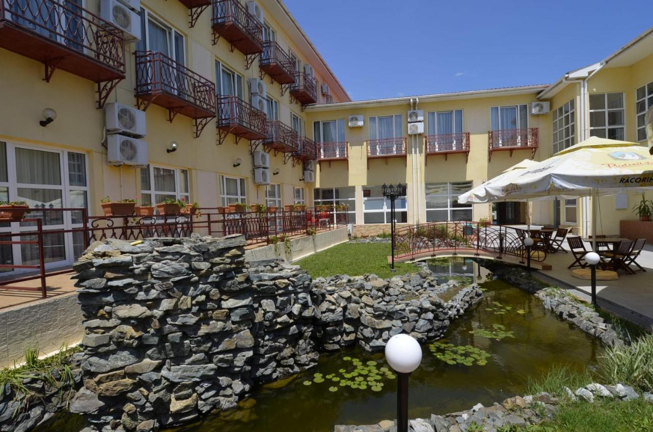 Hotel Intim Costinesti Bagian luar foto
