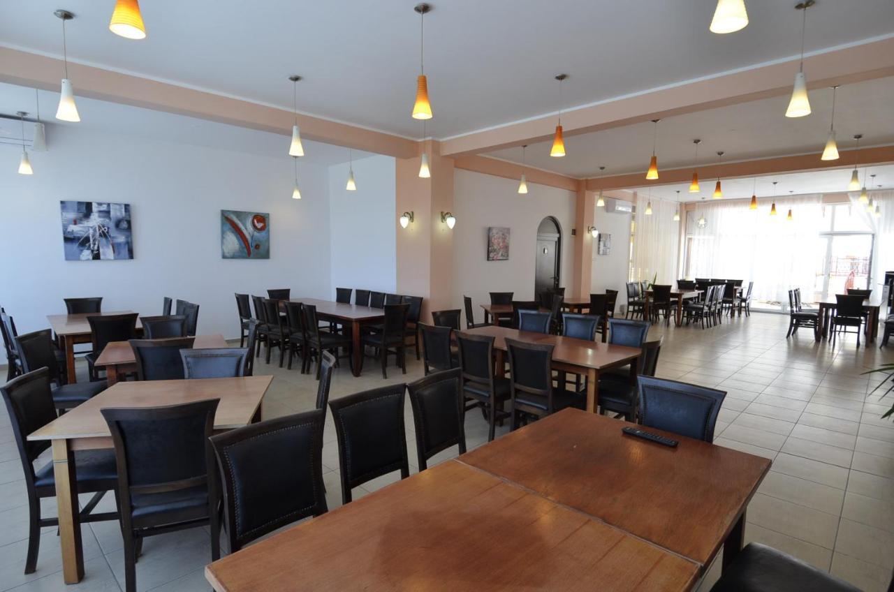 Hotel Intim Costinesti Bagian luar foto